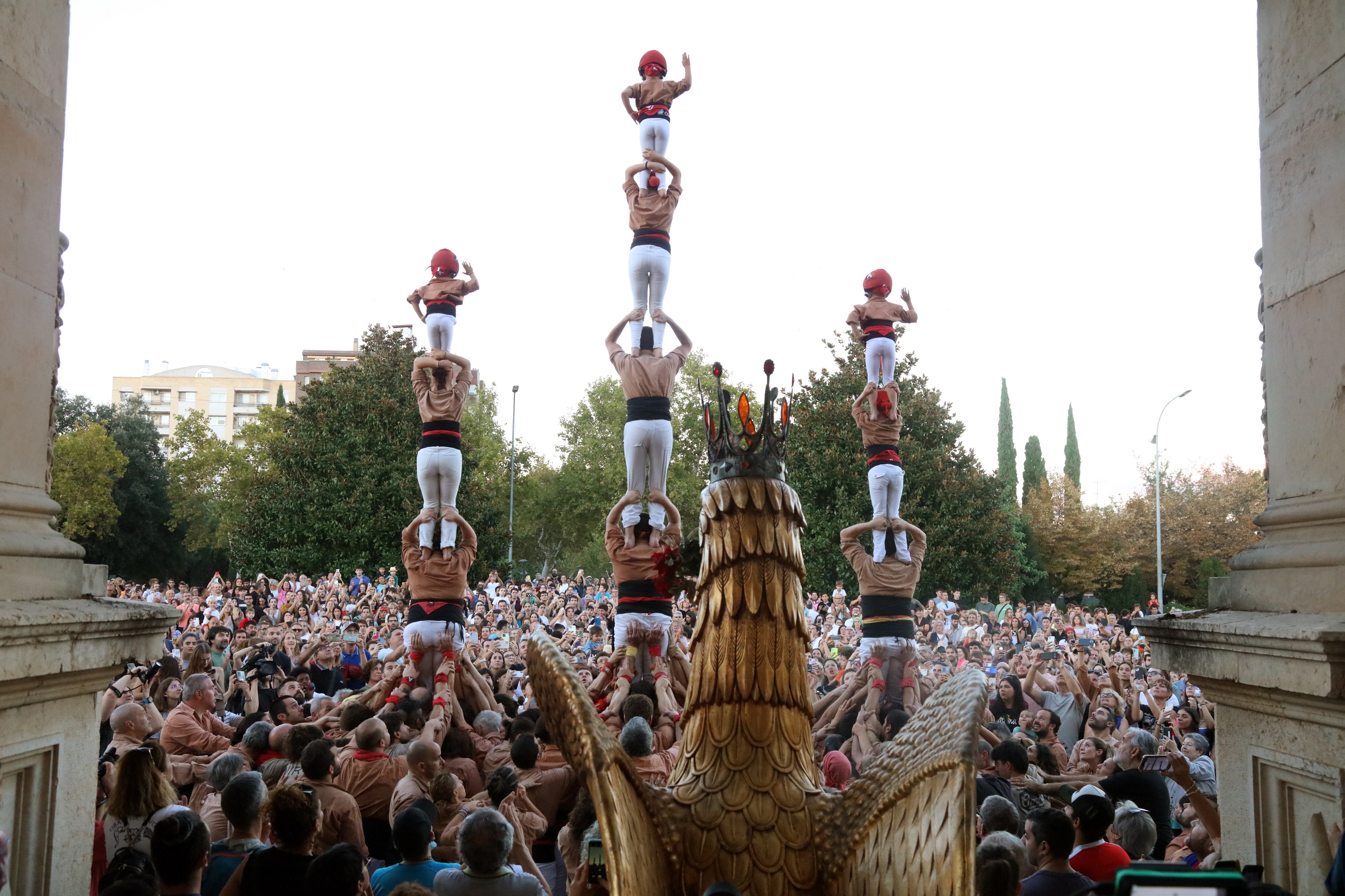 Festes de Misericòrdia · Actuació castellera, ball solemen curt de l'Àliga i cantada dels goigs de la Mare de Déu de Misericòrdia